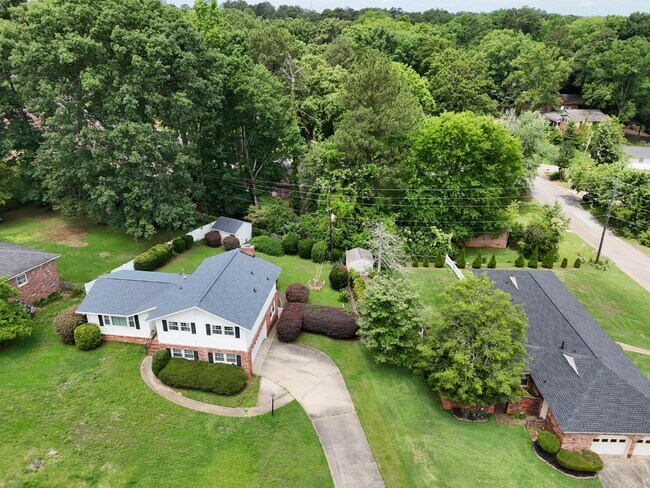 Building Photo - 625 Challedon Dr