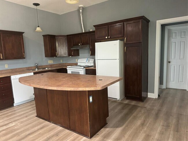 Foto del edificio - 575 Fox Ln