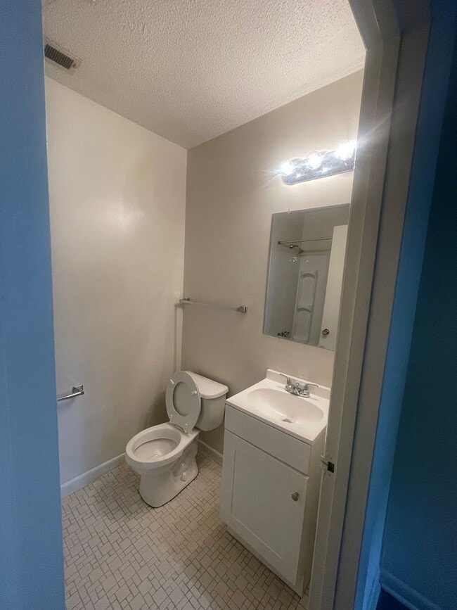 Building Photo - 1402-M Gorman St. 1 Bedroom / 1 Bathroom ~...