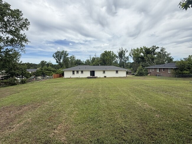 Building Photo - 6 Georgian Dr