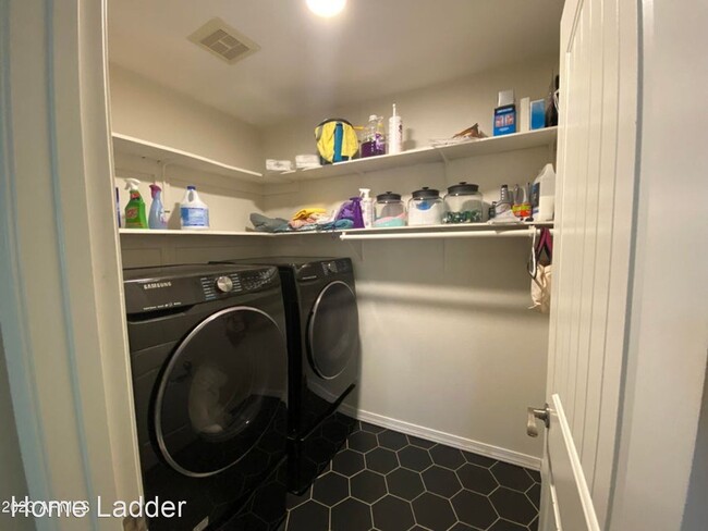 Foto del edificio - 4 br, 3 bath House - 1034 E Kristal Way