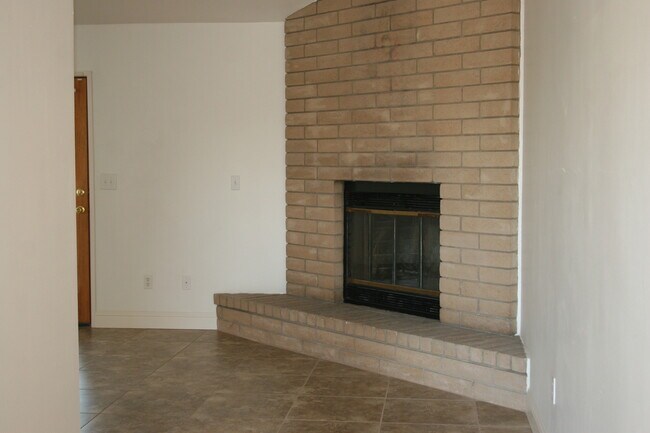 Building Photo - BEAUTIFUL 3bd 2ba South Bakersfield W/POOL!!