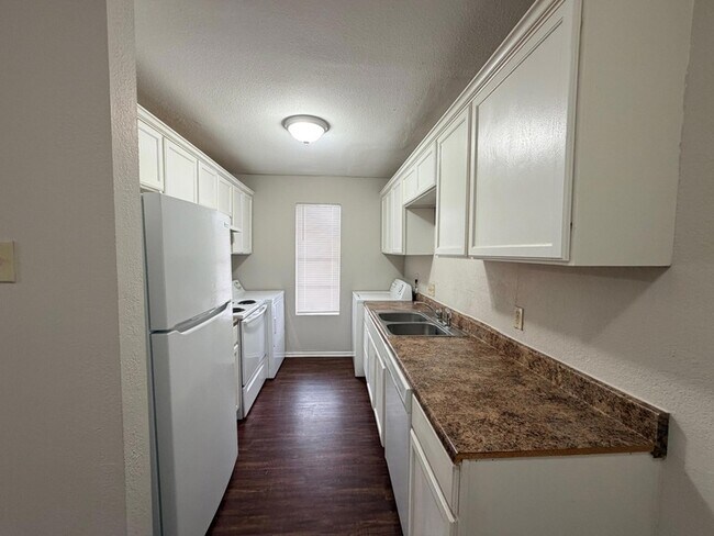 Foto del edificio - 3302 Salisbury Ave