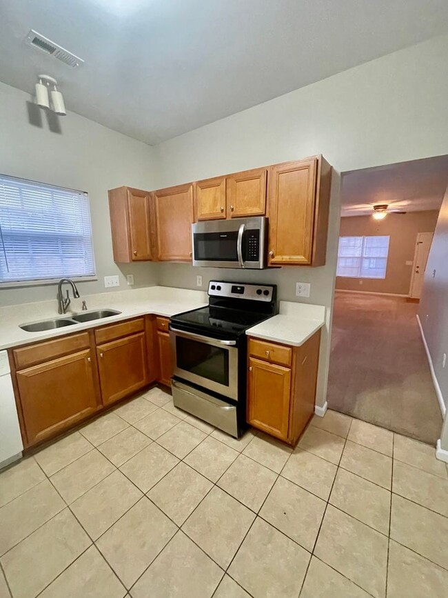 Foto del edificio - This two-story, 4-bedroom, 2-bath duplex in Fort Mill, SC sits on a corner lot
