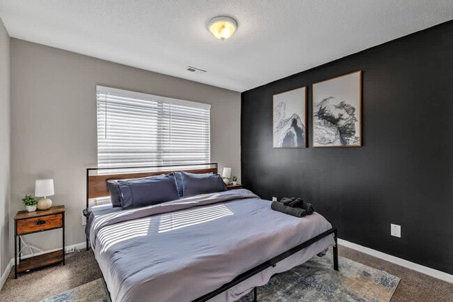 Foto del edificio - 3201 Stones Throw Ln