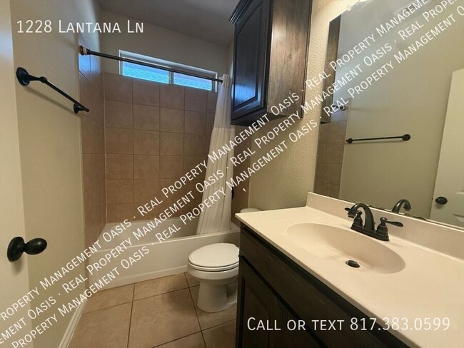 Building Photo - 1228 Lantana Ln