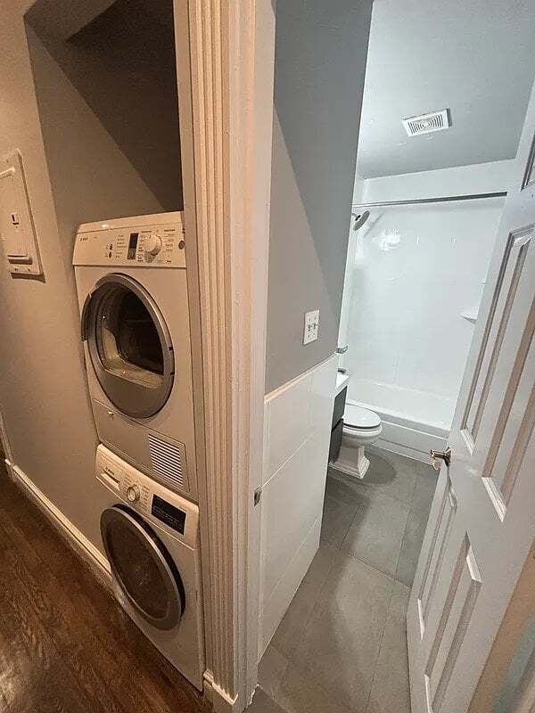 Building Photo - 410 E 13th St