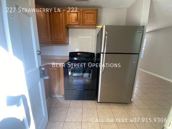 Building Photo - Adorable 2-bedroom nestled on a quiet street!