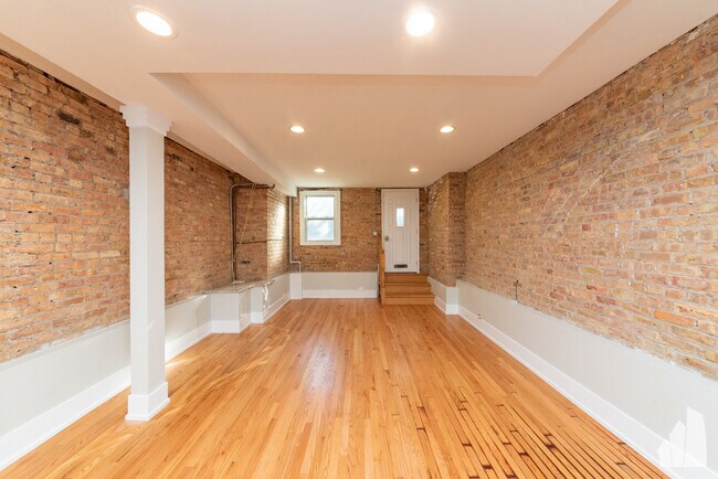 Foto del edificio - 1122 W Addison St