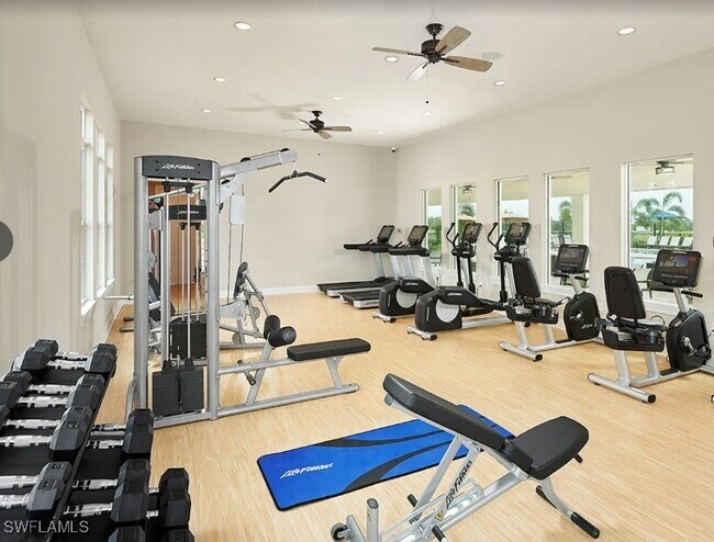Foto del edificio - 483 Daylily Blvd