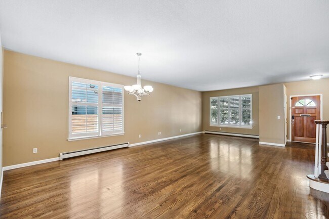 Foto del edificio - Spacious 3BD, 3.5BA Platt Park Home with Finished Basement and 2-Car Garage