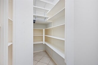 Building Photo - 13135 Finch Brook Dr