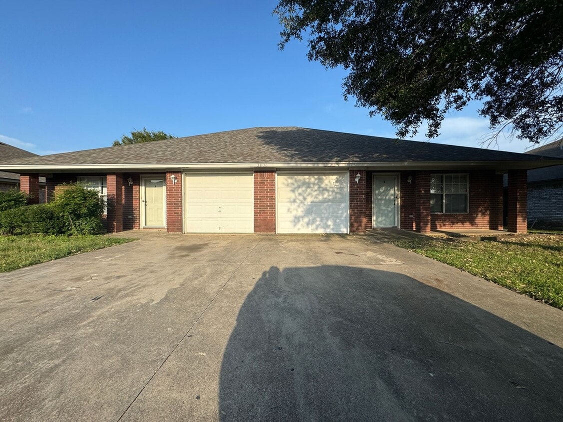 Primary Photo - 3406 Toledo Dr