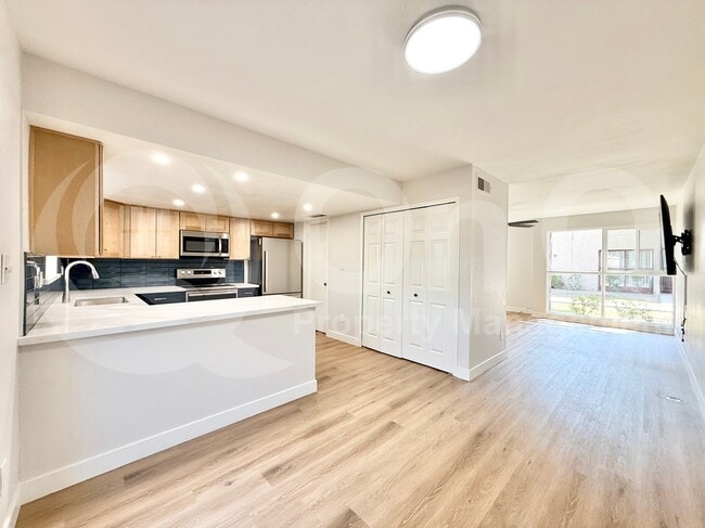 Foto del edificio - 8255 E Thomas Rd