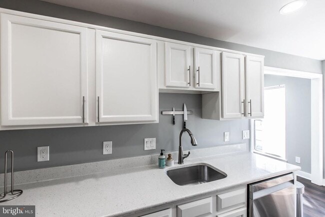 Foto del edificio - 8201 Crossbrook Ct