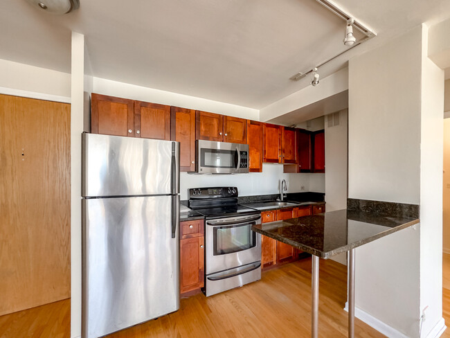 Building Photo - 4180 N Marine Dr