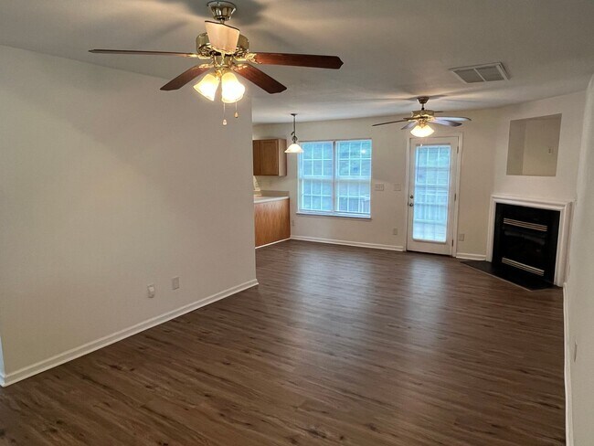 Building Photo - Affordable 4 Bedroom 2 Story Home in East ...