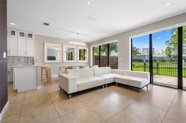 Foto del edificio - 5840 NW 104th Ct