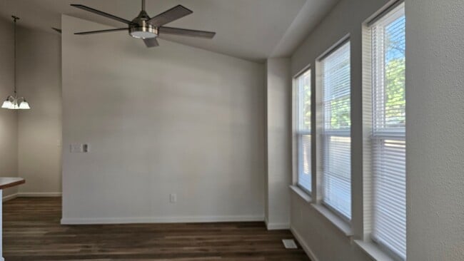 Building Photo - Delaware Duplex