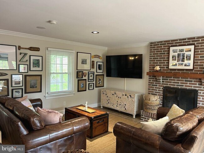 Foto del edificio - 975 Wind Song Rd