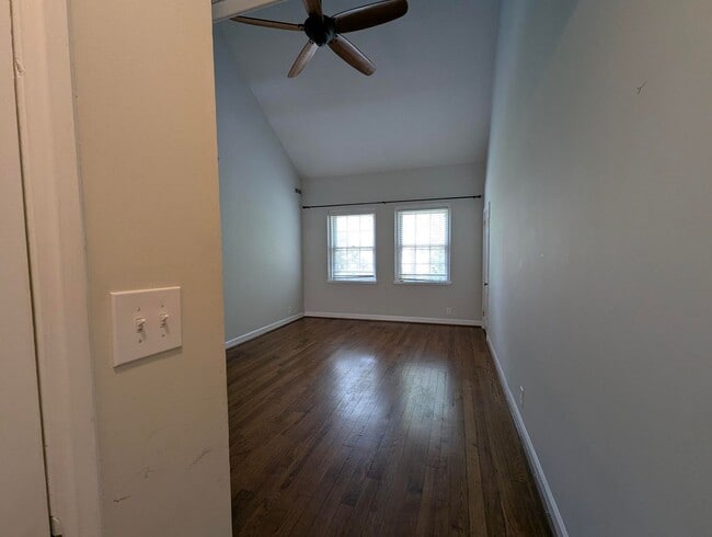 Building Photo - Stunning And Spacious 2-Level, 1 Bedroom, ...