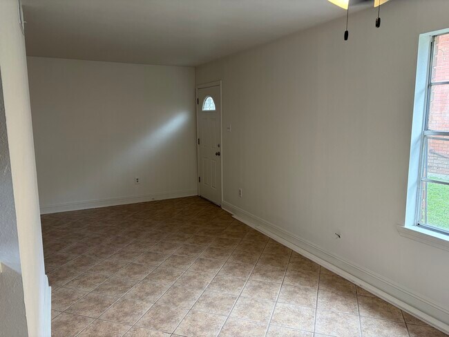 Sala de estar - 228 Jewel St