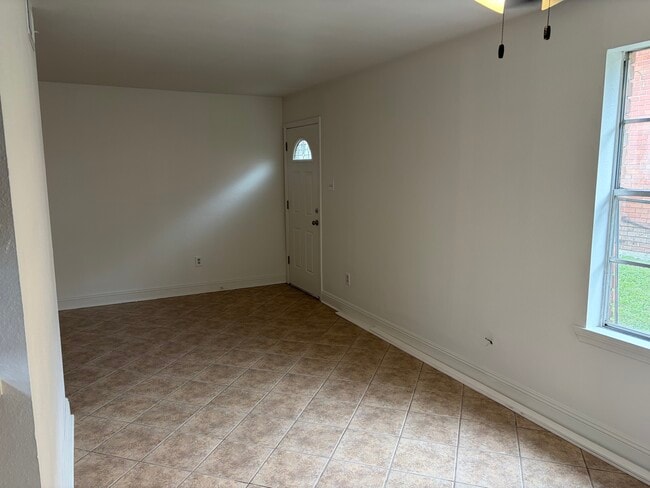 Living room - 228 Jewel St