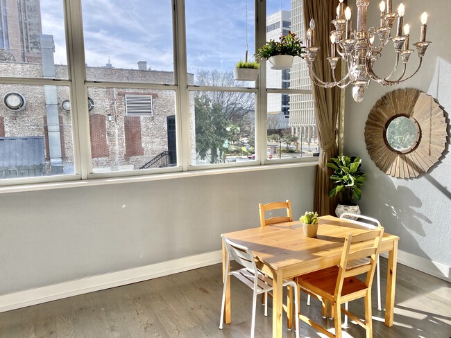 Dining Area - 33 Ponce De Leon Ave NE