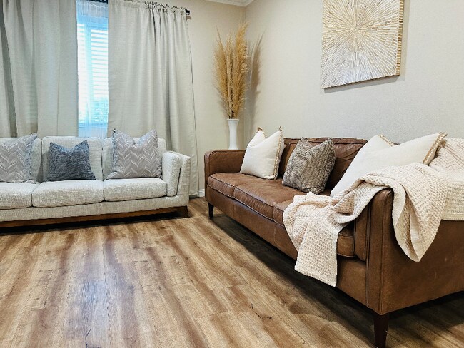 Foto del edificio - 1647 N Lake Ave