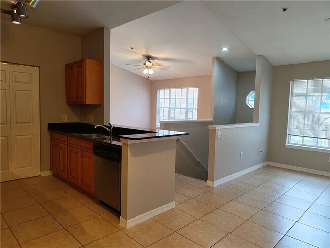 Building Photo - 826 Grand Regency Pointe