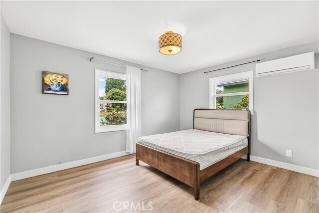 Foto del edificio - 1422 N Sultana Ave