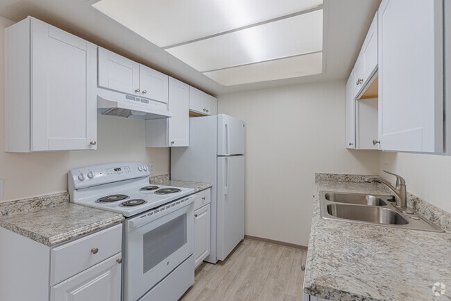 1BR, 1BA - 650SF - Kitchen - Windsor Heights