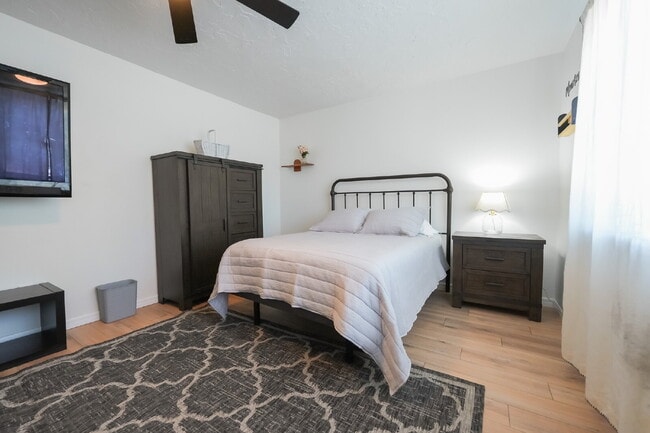 Building Photo - Private Room for Rent in Spacious Shared H...