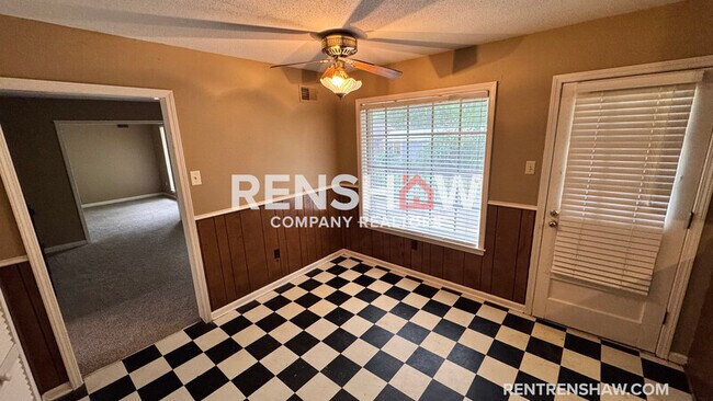 Foto del edificio - 5249 Kimbark Woods Dr