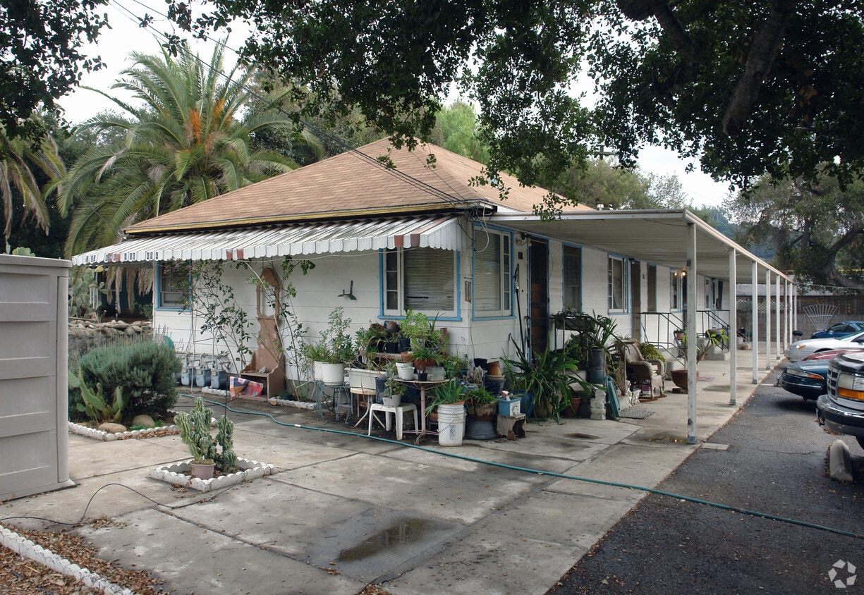 Primary Photo - 494-500 Burnham Rd