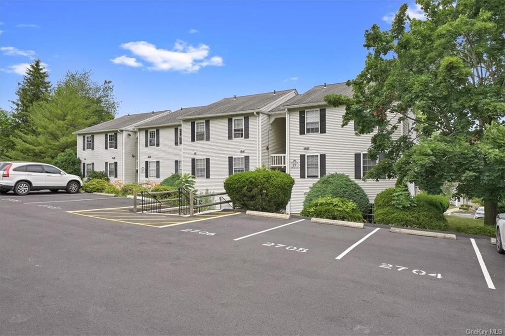 Primary Photo - 27 Lexington Hills Rd