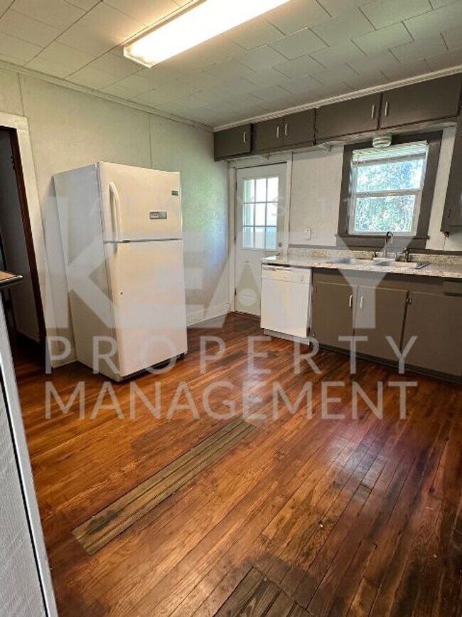 Building Photo - Adorable 2 bedroom home AVAILABLE NOW!
