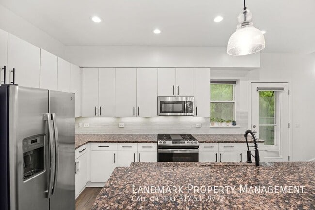 Foto del edificio - 838 E 45th St
