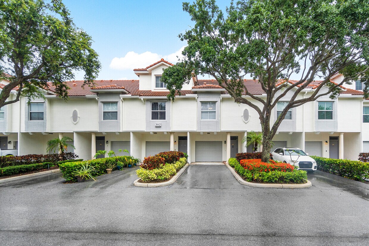 2042 Alta Meadows Ln, Delray Beach, FL 33444 Townhome Rentals in
