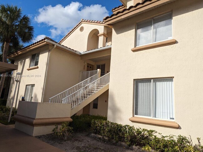 Foto del edificio - 15201 Glenmoor Dr