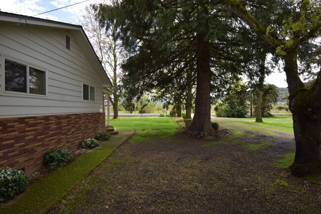 Foto del edificio - 34885 Lake Creek Dr