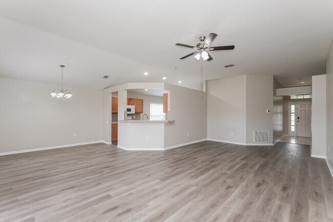 Building Photo - 926 Summer Breeze Dr