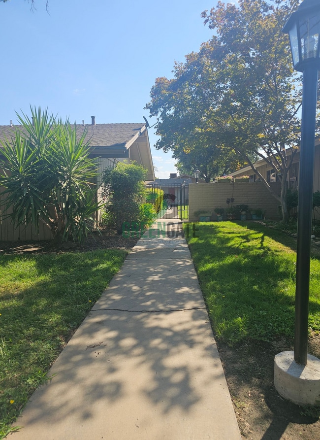 Building Photo - Available Now, 2 bedroom, 1.5 bath for mov...