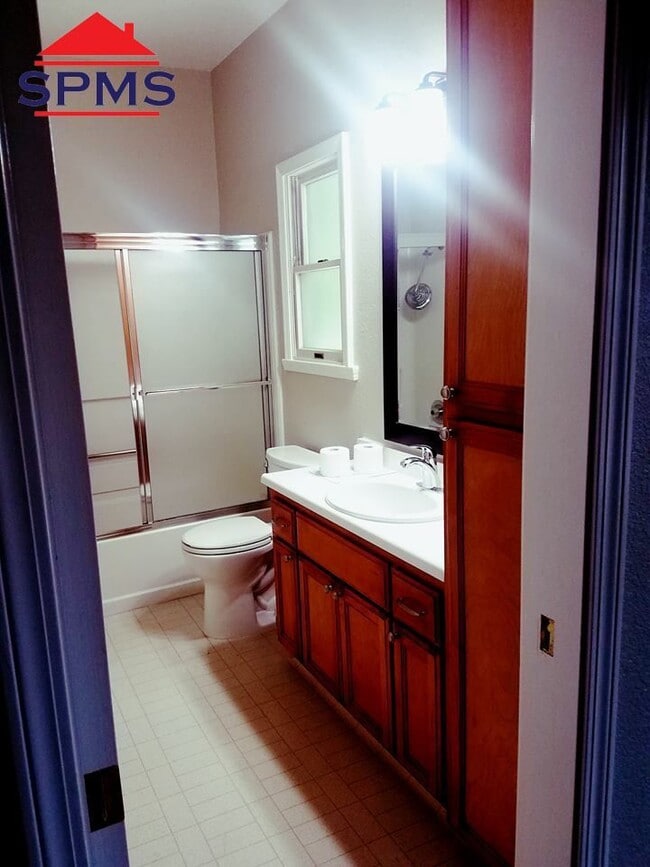 Foto del edificio - 2330 I St