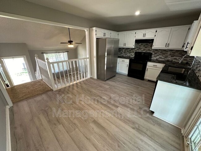 Building Photo - 203 SW. Cross Creek Dr.