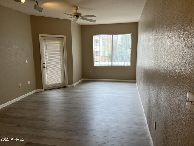 Foto del edificio - 18416 N Cave Creek Rd