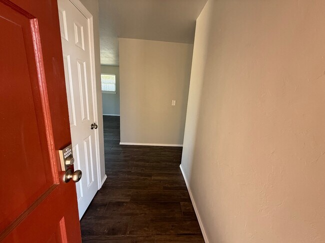 Building Photo - 5813 NW 66th St