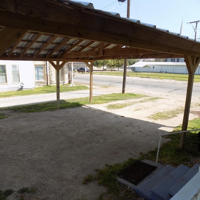 Building Photo - 404 S Lasalle St