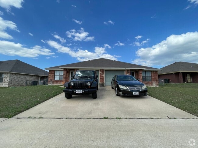 Building Photo - 2801 Edgefield St