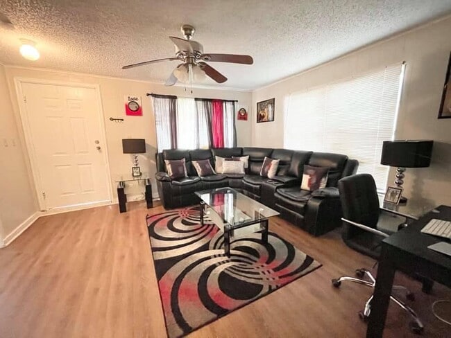 Building Photo - 1011 Kane St